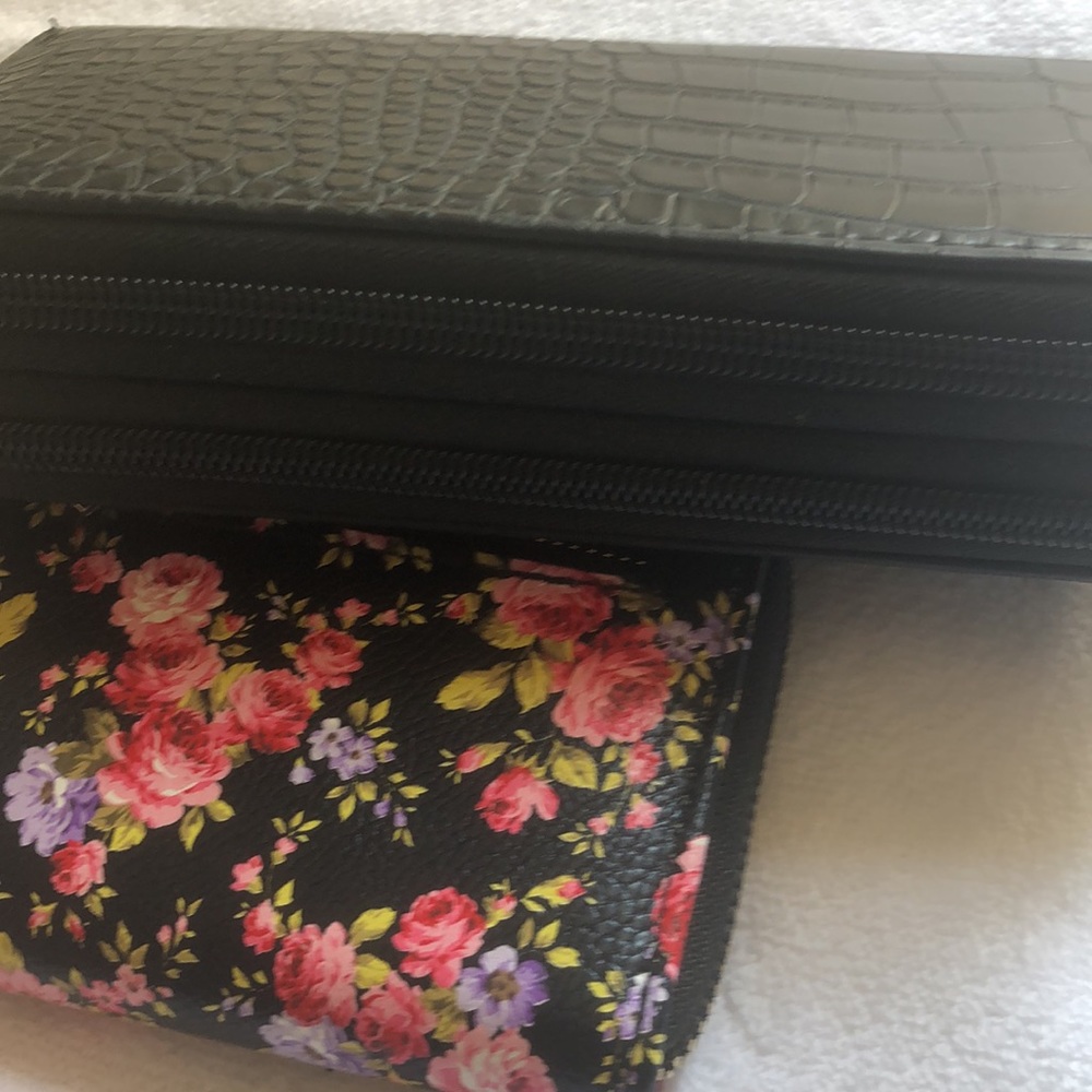 2 new wallets - Picture 5 of 5